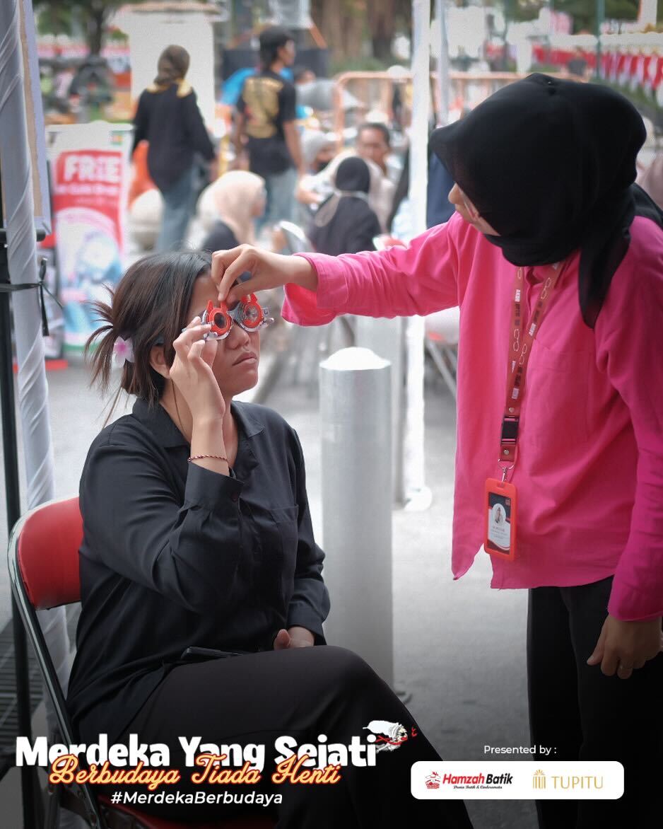 Prosesi Caos Dahar di kawasan Malioboro