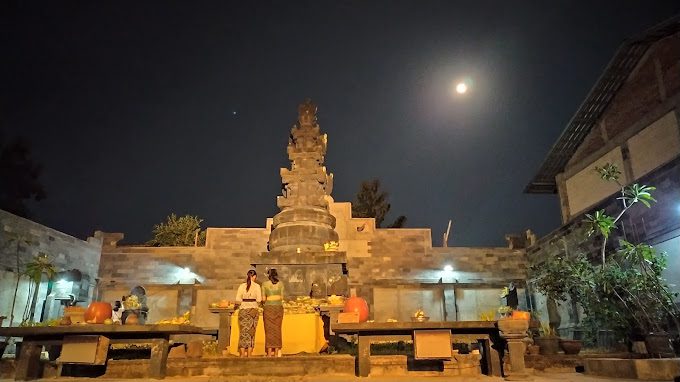 Persiapan Galungan di Pura Jagatnata