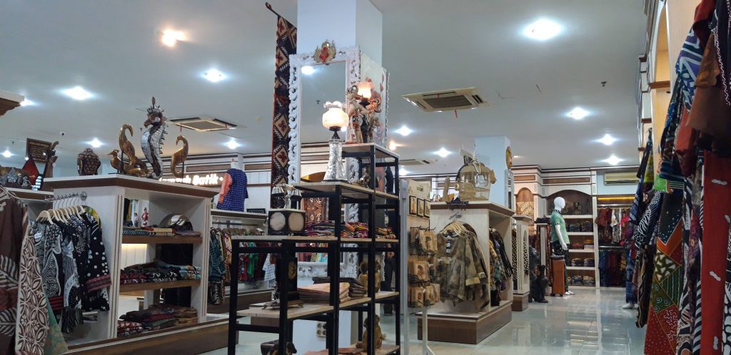 Lantai batik Hamzah Batik Malioboro