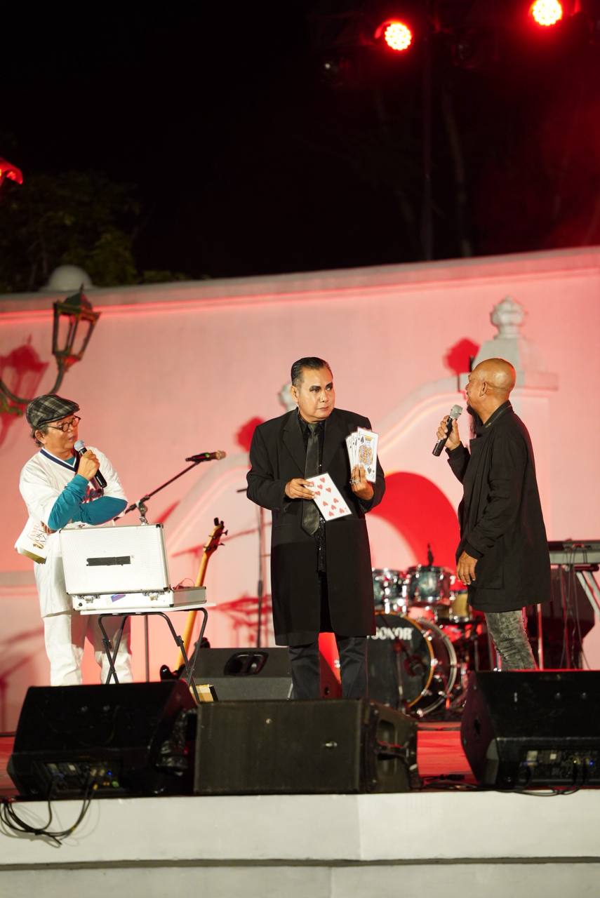 Pertunjukan Raminten Jamu Joke & Jazz di Bentang Nata Dharma