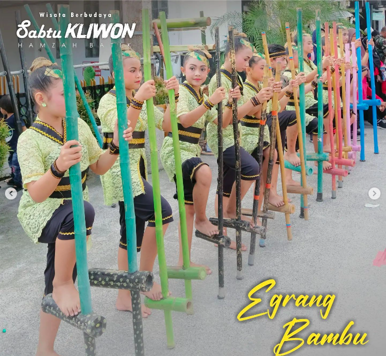 Festival Dolanan Anak Egrang di Hamzah Batik Malioboro