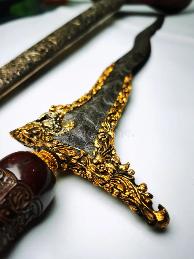 Perbedaan Keris Pusaka, Keris Tosan Aji, dan Keris Modern