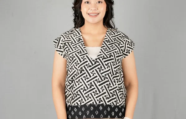 Blus Batik Wanita Tanpa Lengan Crop Hitam 2