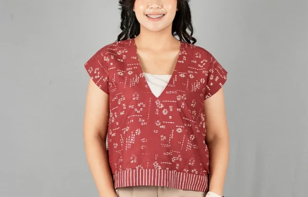 Blus Batik Wanita Tanpa Lengan Crop Maroon