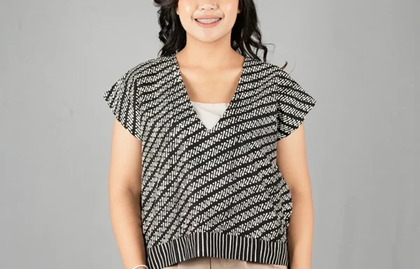 Blus Batik Wanita Tanpa Lengan Crop Hitam