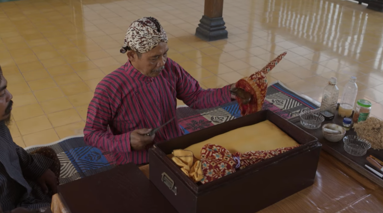 Panduan Lengkap Cara dan Proses Mencuci Keris agar Pamor Tetap Terjaga