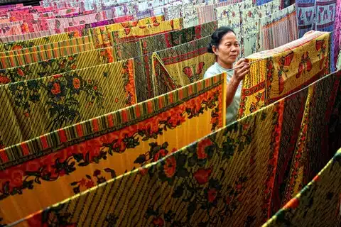 Cara Mencuci Batik Menggunakan Lerak